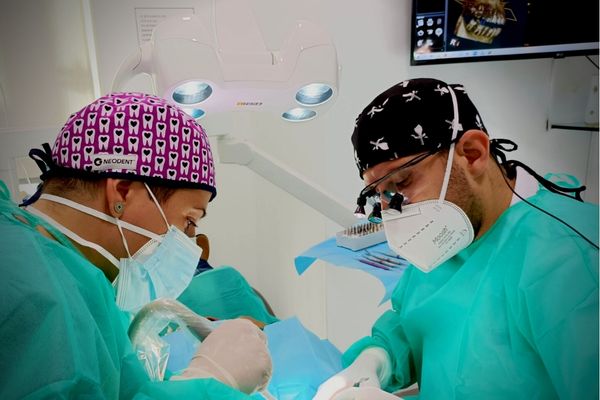 cirugia guiada en implantes dentales clinica Ilzarbe valencia